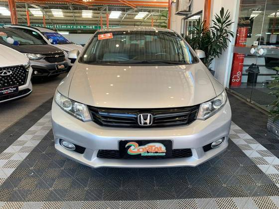 HONDA CIVIC 1.8 LXS 16V FLEX 4P AUTOMÁTICO HONDA CIVIC 1.8 LXS 16V FLEX 4P AUTOMÁTICO